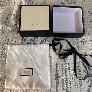 Gucci box/ dust bag/ ribbon